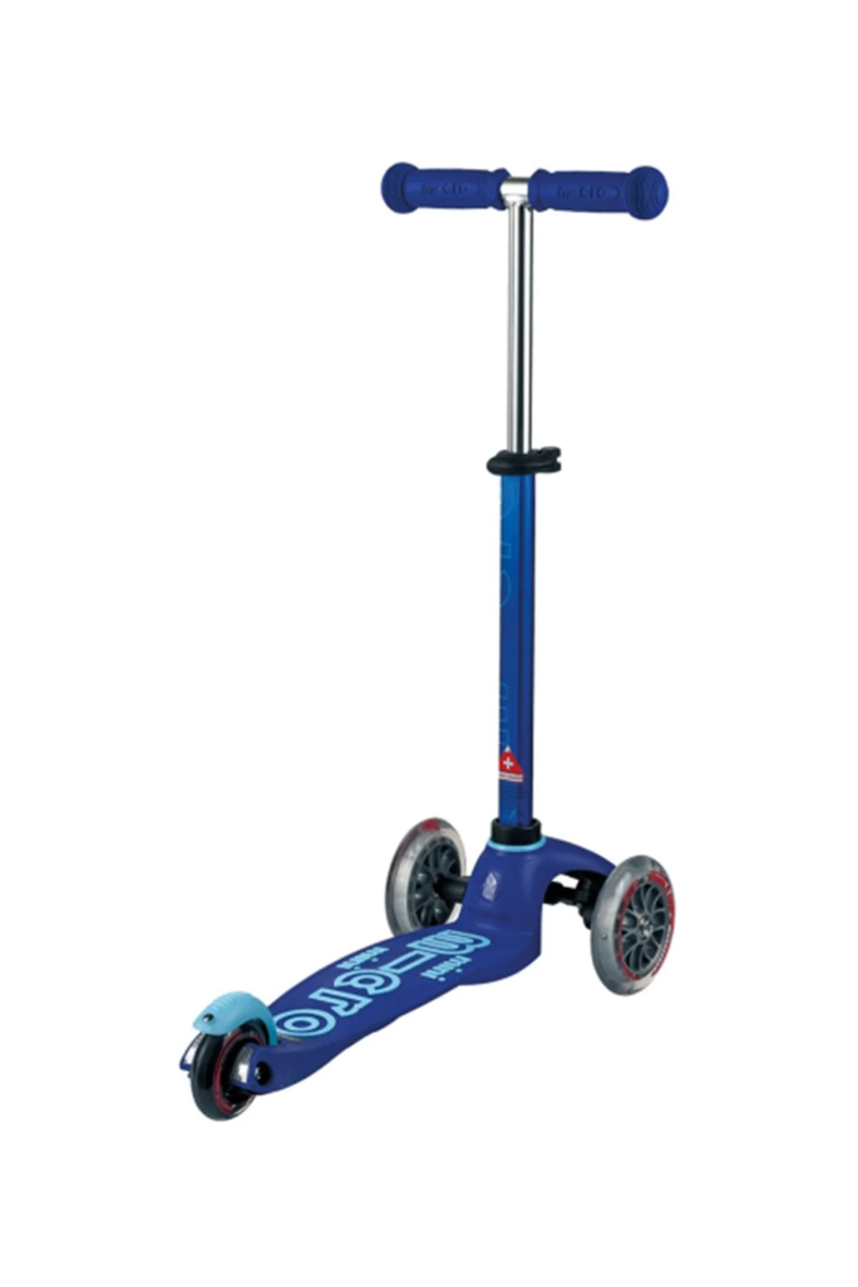 micro-mini-deluxe-scooter-blue-244344